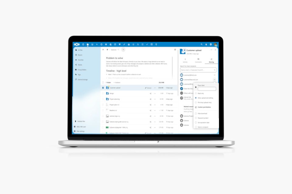 Laptop mit Nextcloud-Dashboard