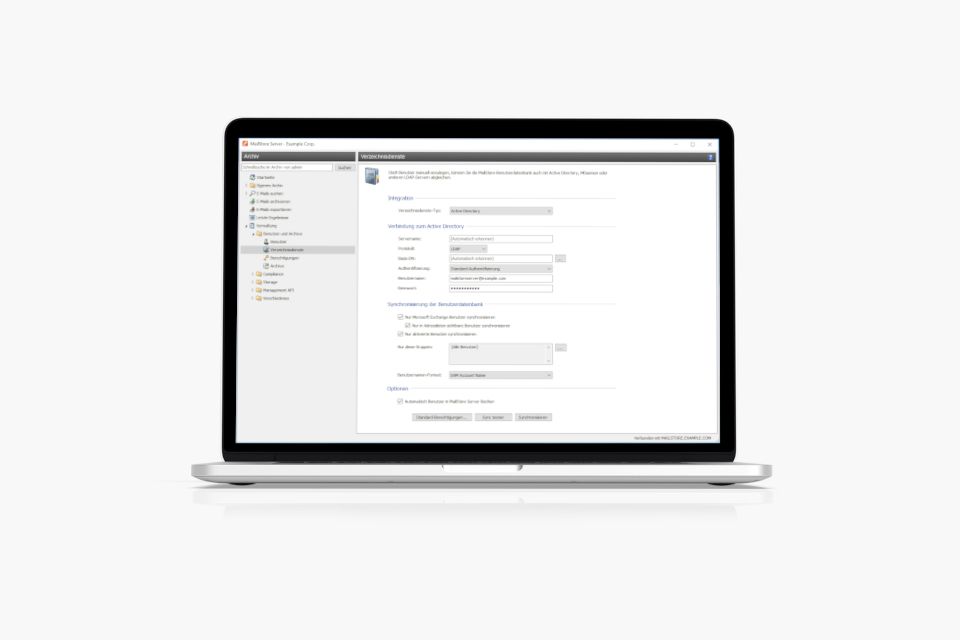 Laptop mit geöffneter MailStore-Oberfläche