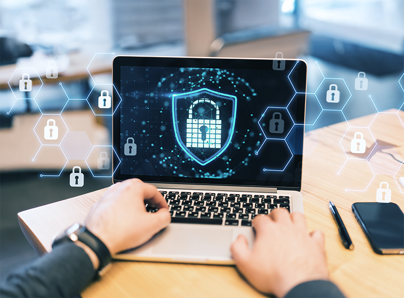 Laptop mit Schloss-Symbol als Zeichen für Schutz